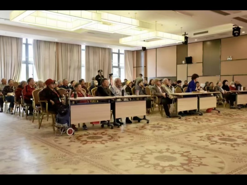 沪韵传情礼赞五一，银龄欢歌颂扬生活