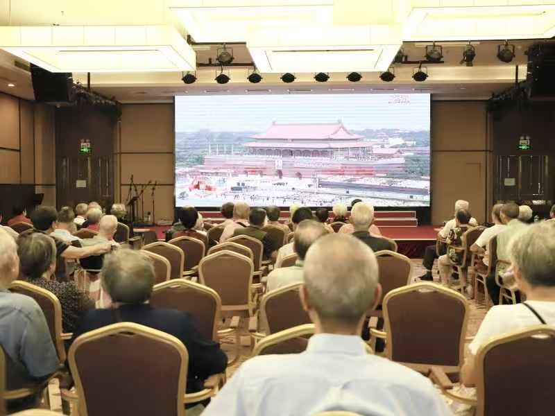 家国记忆，Kaiyun官方网站登录入口相伴：九旬老兵在社区与邻共庆，重温峥嵘岁月